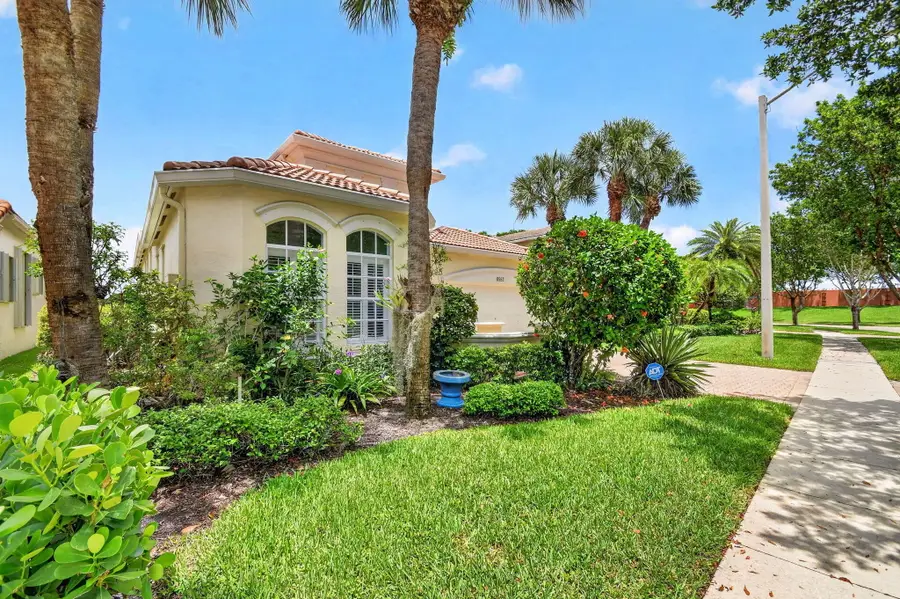 8553 E Via Grande E, Wellington, FL 33411 - #2