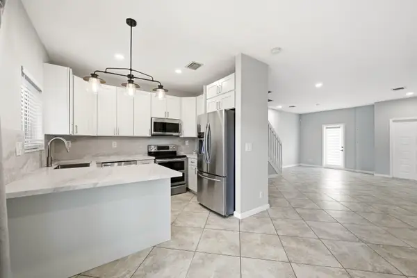 8464 Lagos De Campo Boulevard #8464, Tamarac, FL 33321
