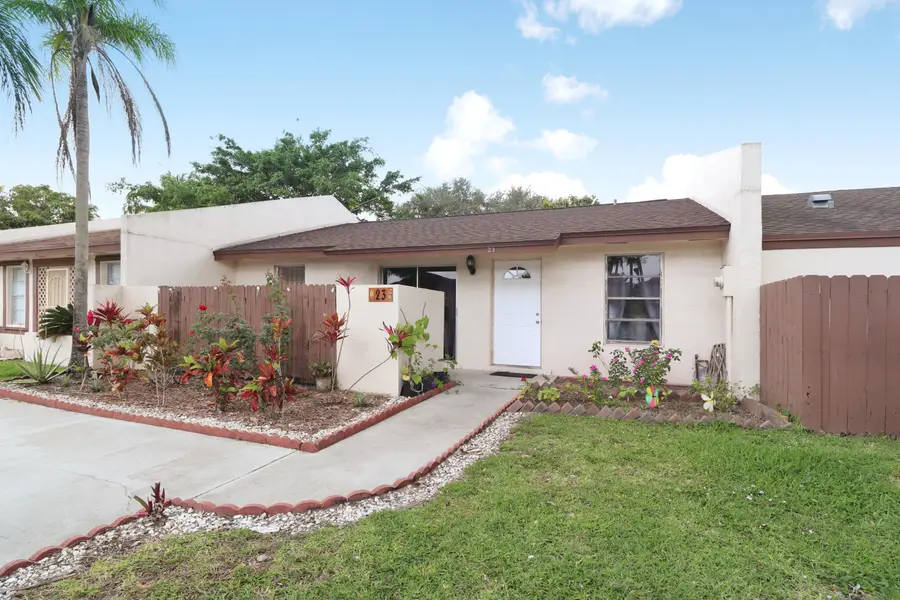 23 Chelsea Lane, Boynton Beach, FL 33426 - #2