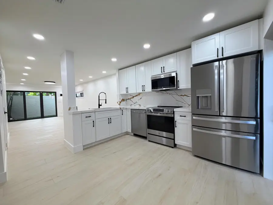 575 NE 7th Avenue #4b, Fort Lauderdale, FL 33301 - #3