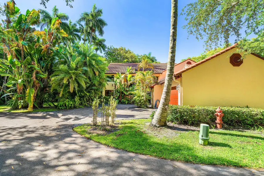 16 Via Lago, Boynton Beach, FL 33435 - #3