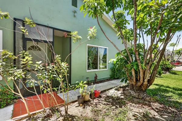 1434 SE Larkwood Circle, Port St Lucie, FL 34952