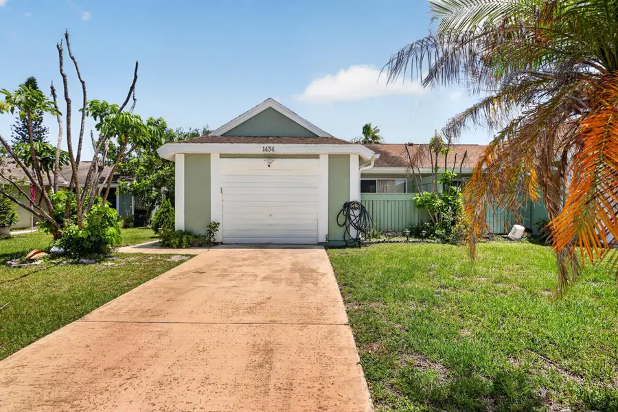 1434 SE Larkwood Circle, Port Saint Lucie, FL 34952 - #2
