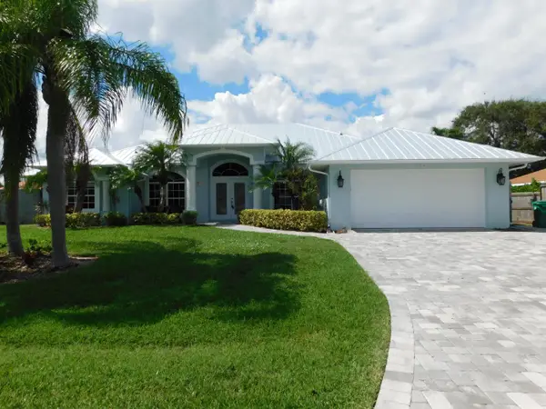 117 Queen Elizabeth Court, Hutchinson Island, FL 34949