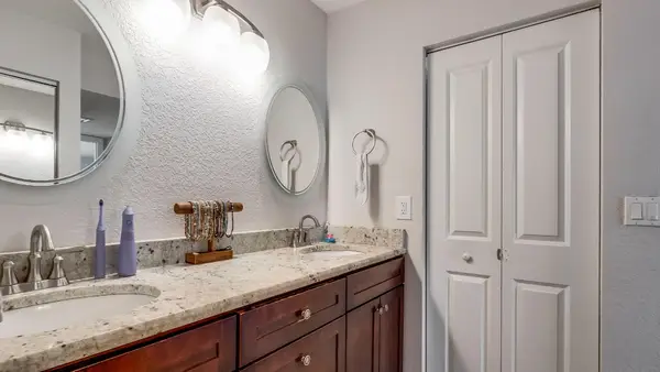 303 Lakeview Drive #102, Weston, FL 33326