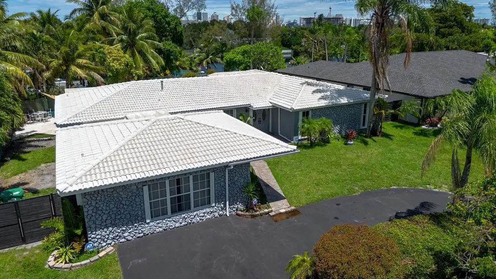 19885 NE 22nd Avenue, Miami, FL 33180 - #1