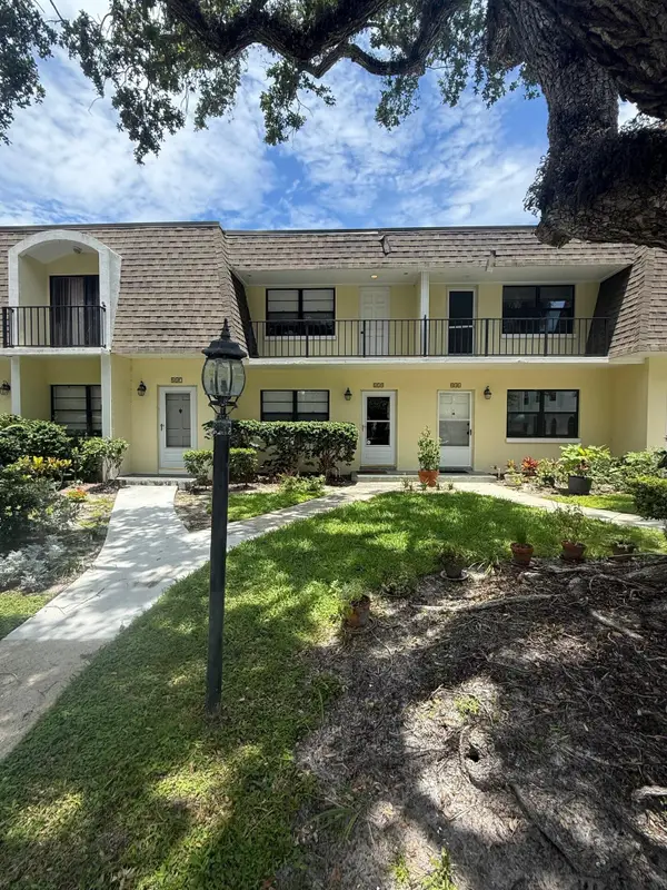 839 Camelia Lane #8, Vero Beach, FL 32963