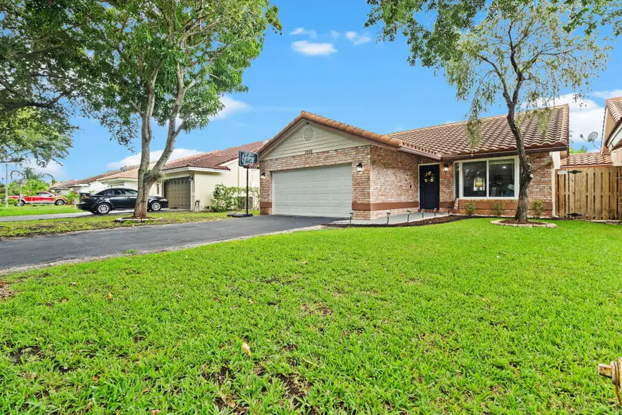 2696 NW 94th Avenue, Coral Springs, FL 33065 - #3