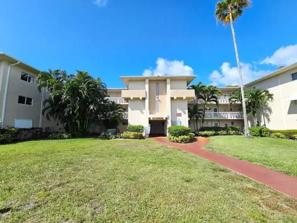 2562 Garden Drive N #202, Lake Worth Beach, FL 33461