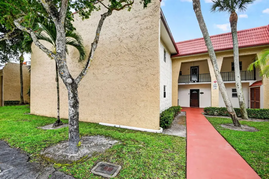 124 Lake Evelyn Drive, West Palm Beach, FL 33411 - #2