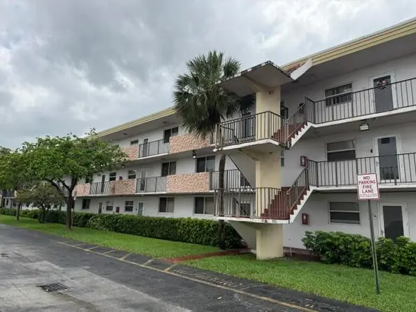 6005 Del Lago Circle, Sunrise, FL 33313