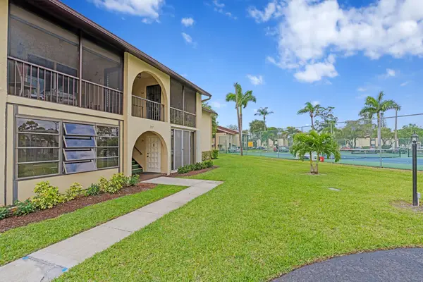 336 Pine Ridge Circle #B-1, Greenacres, FL 33463
