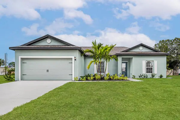 1613 SE Grapeland Avenue, Port St Lucie, FL 34952