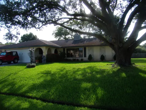 2415 SE Shipping Road, Port St Lucie, FL 34952