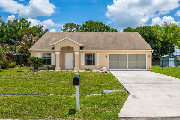 516 SE Crosspoint Drive, Port St Lucie, FL 34983