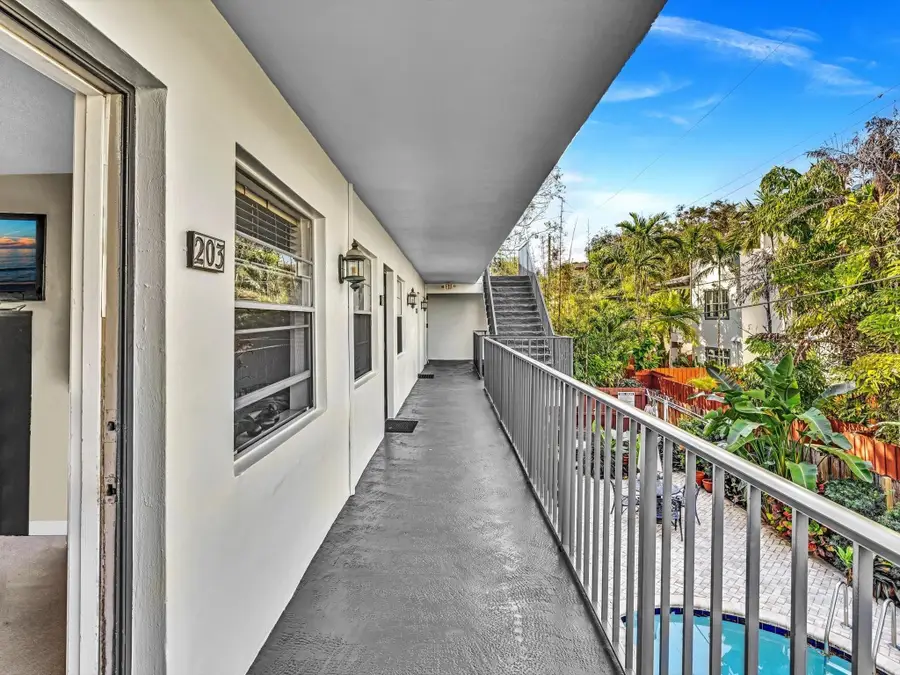215 NE 16th Avenue #203, Fort Lauderdale, FL 33301 - #3