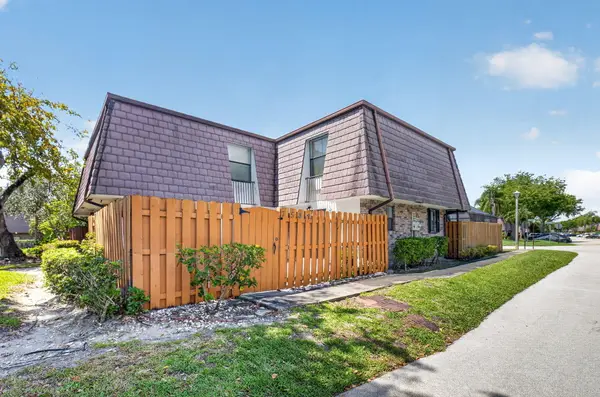 7582 Courtyard Run E, Boca Raton, FL 33433