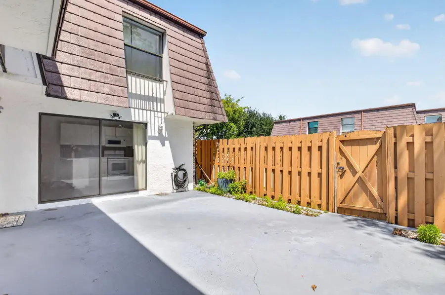 7582 Courtyard Run E, Boca Raton, FL 33433 - #3