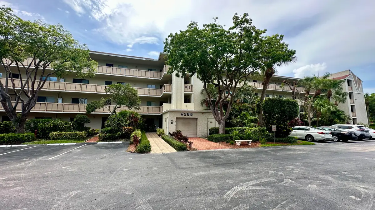 6585 Kensington Lane #Apt 207, Delray Beach, FL 33446 - #1
