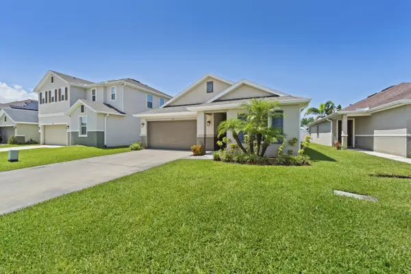 5435 NW Pine Trail Circle, Port St Lucie, FL 34983