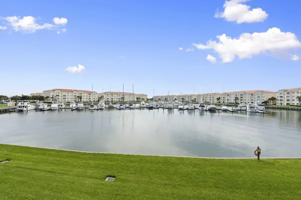 11 Harbour Isle Drive W #206, Fort Pierce, FL 34949
