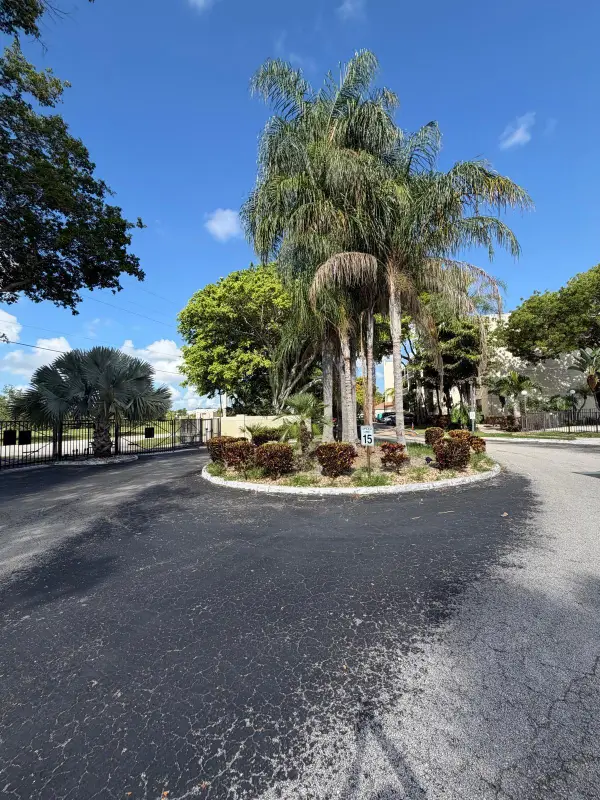 118 Lake Emerald Drive #107, Oakland Park, FL 33309