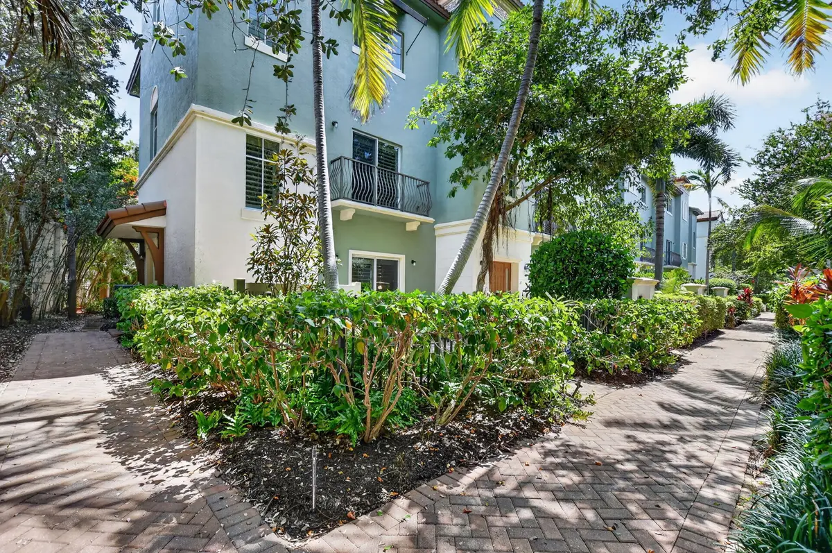 27 NW Hawthorne Place, Boca Raton, FL 33432 - #1