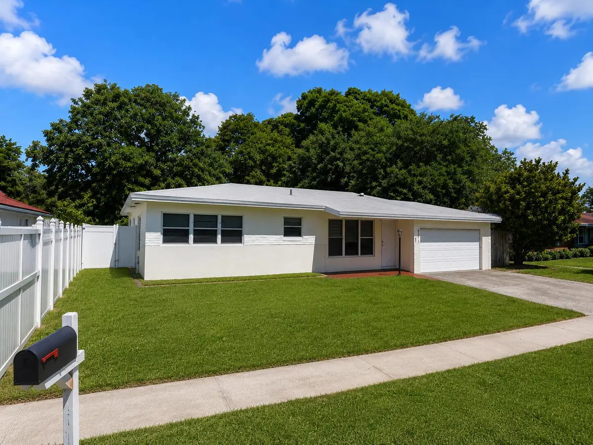 557 W Dayton Circle, Fort Lauderdale, FL 33312 - #1