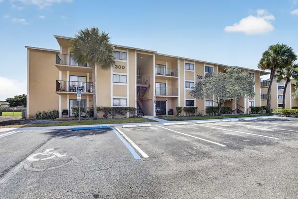 300 Palm Circle W #106, Pembroke Pines, FL 33025