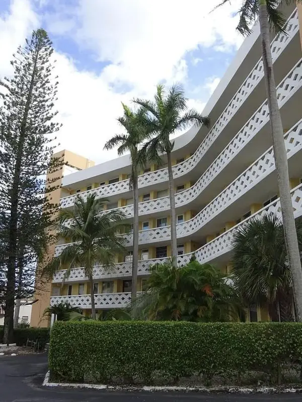 2400 NE 9th Street #402, Fort Lauderdale, FL 33304