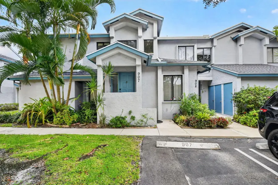 907 Harbour Pointe Way, Greenacres, FL 33413 - #2