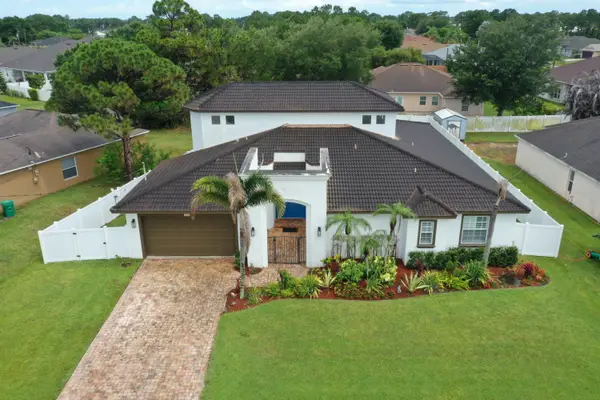 6008 NW Winfield Drive, Port St Lucie, FL 34986