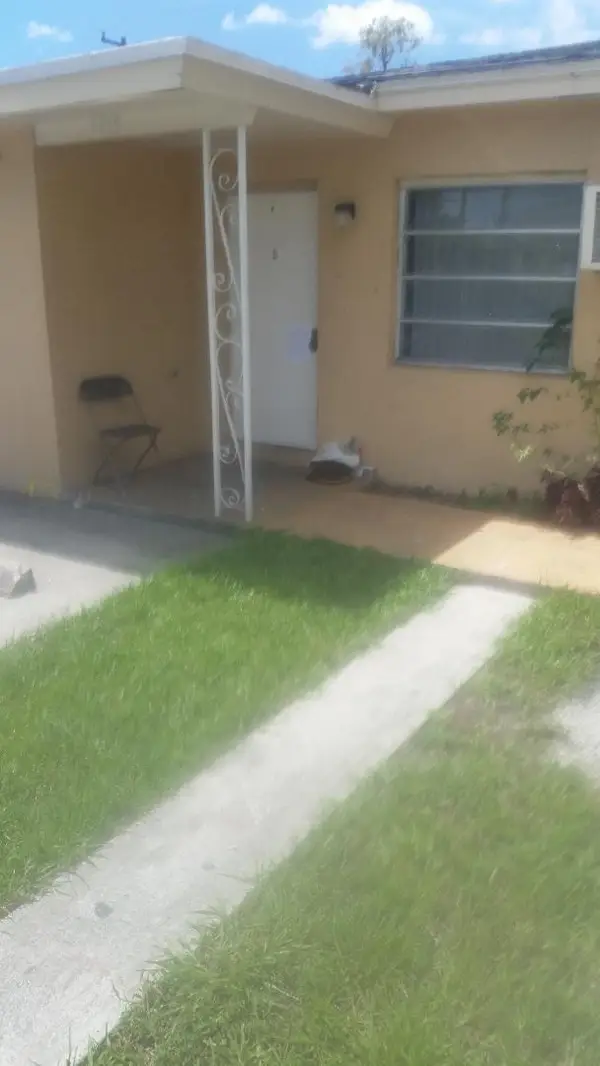 5918 N Wiley Street N #A-b, Hollywood, FL 33023