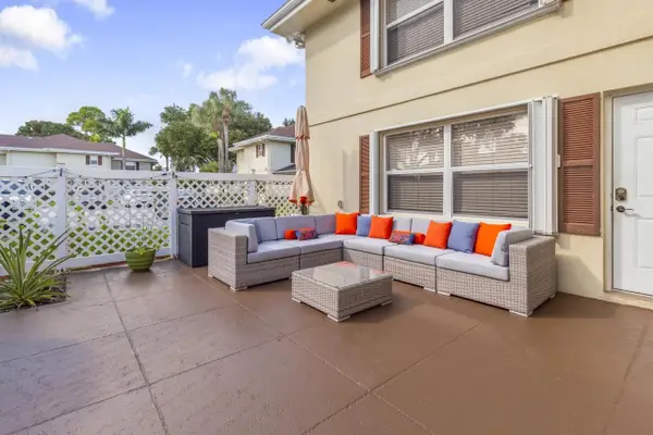18 Amherst Court #D, Royal Palm Beach, FL 33411