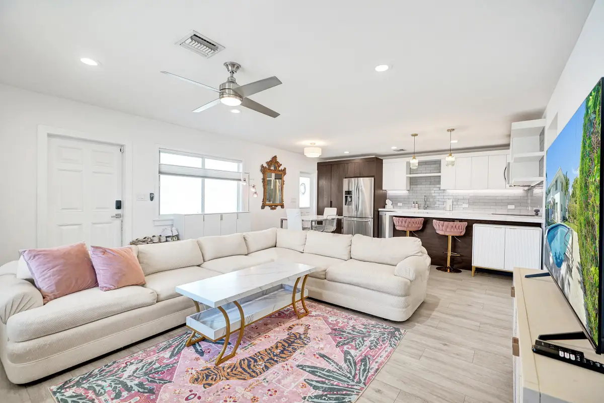 2050 NE 39th Street #101, Fort Lauderdale, FL 33308 - #1