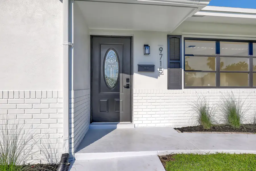 9715 Dahlia Avenue, Palm Beach Gardens, FL 33410 - #3