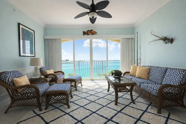 21 Harbour Isle Drive W #Ph02, Fort Pierce, FL 34949
