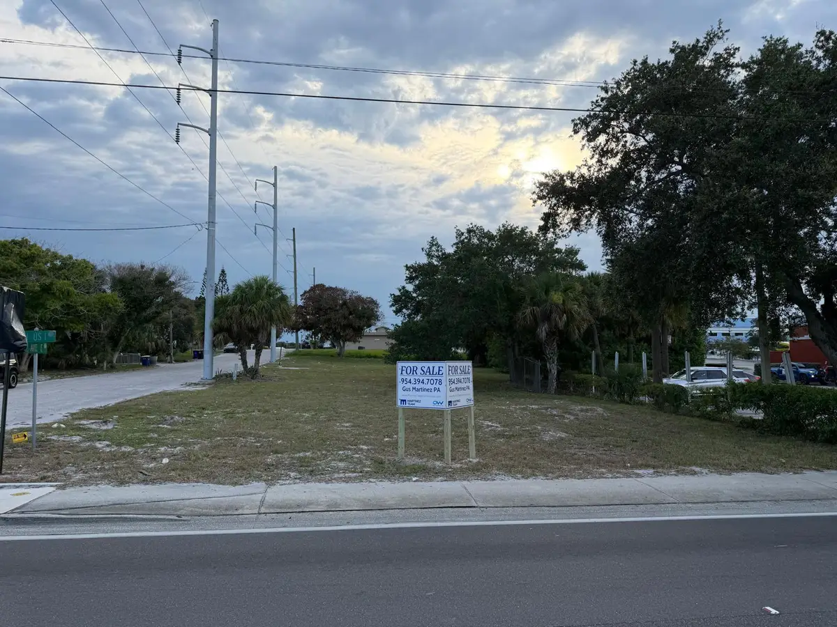 408 Avenue E, Fort Pierce, FL 34950 - #1