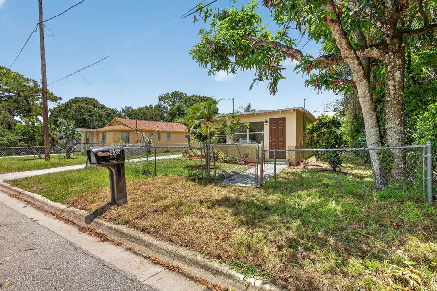 426 N 19th Street, Fort Pierce, FL 34950 - #3