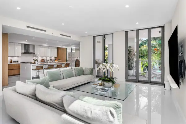 475 E Royal Palm Road #206, Boca Raton, FL 33432