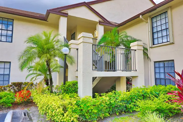 3277 Jog Park Drive, Greenacres, FL 33467
