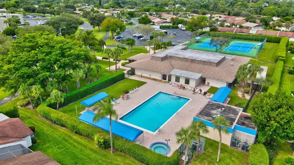 5280 Las Verdes Circle #216, Delray Beach, FL 33484