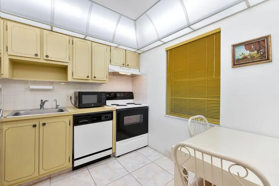 7807 Golf Cir Drive #308, Margate, FL 33063 - #3