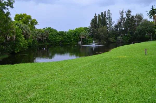 5392 Viburnum Circle, Delray Beach, FL 33484