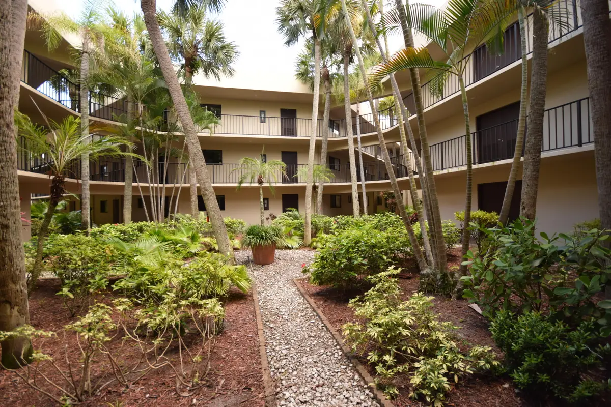 5220 Las Verdes Circle #220, Delray Beach, FL 33484 - #1