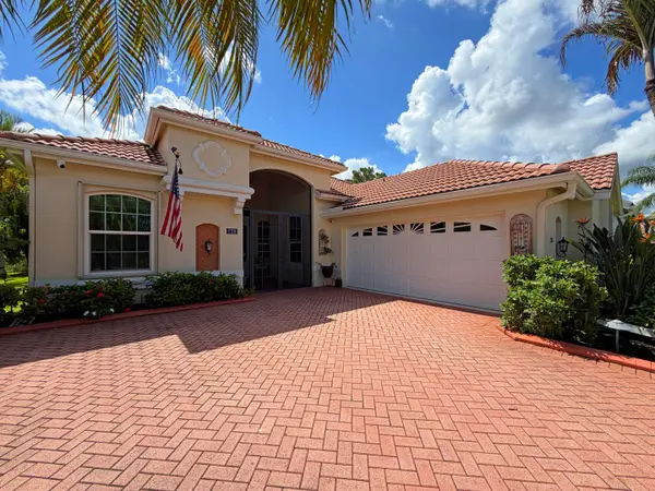 728 SW Lake Charles Circle, Port St Lucie, FL 34986