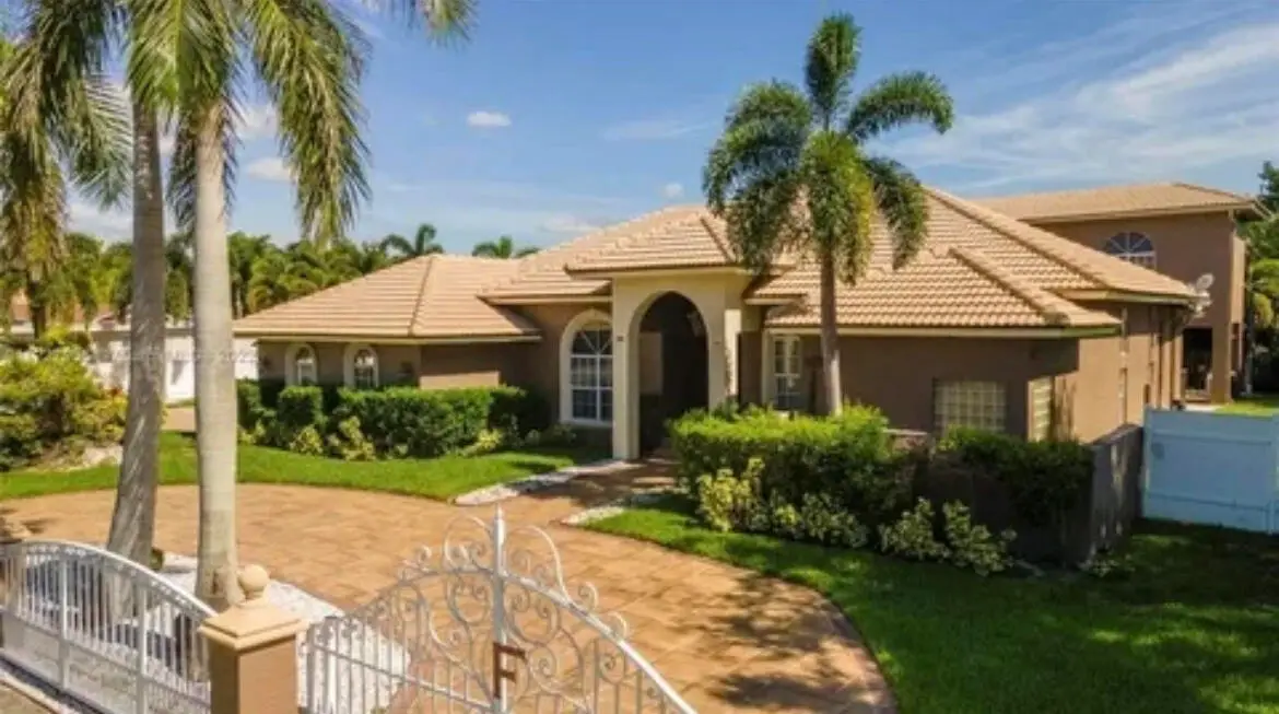 423 NE 3rd Street, Pompano Beach, FL 33060 - #1