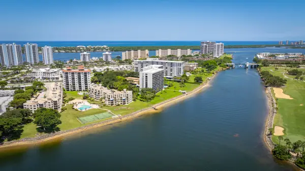 374 Golfview Road #205, North Palm Beach, FL 33408