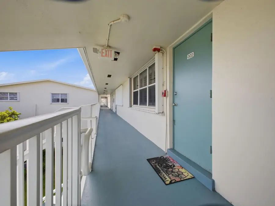 350 Horizons E #302, Boynton Beach, FL 33435 - #3