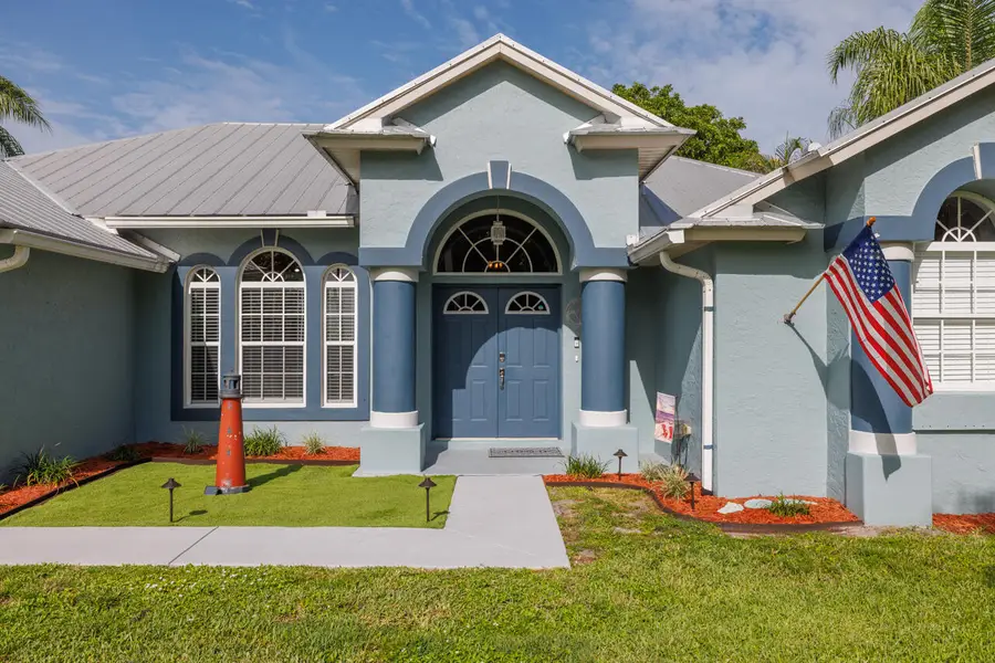 8173 SE Carlton Street, Hobe Sound, FL 33455 - #2